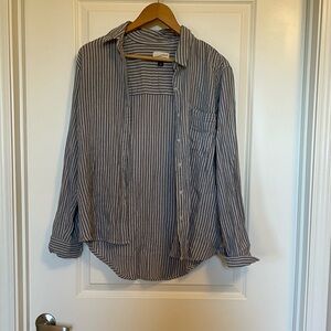 Universal Thread Women's White and Blue Blouse